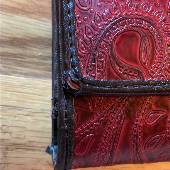 Relic | red wallet - Picture 5 of 7